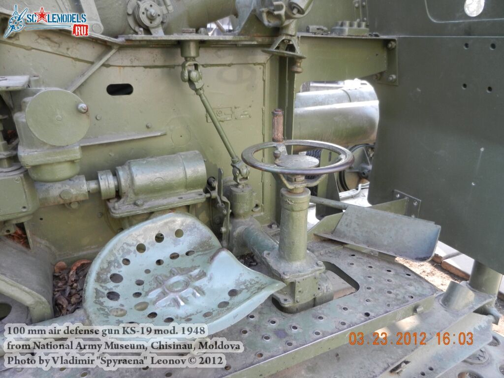 KS-19_AA-gun_0016.jpg