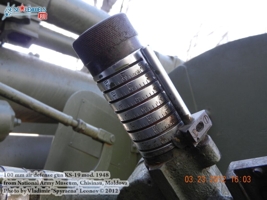 KS-19_AA-gun_0020.jpg