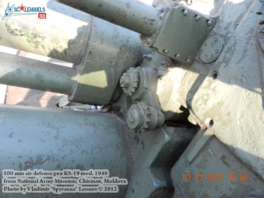 KS-19_AA-gun_0031.jpg