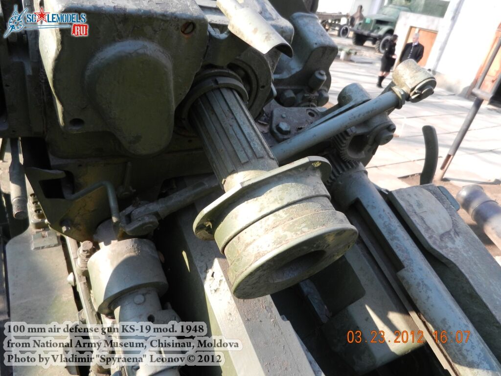 KS-19_AA-gun_0039.jpg