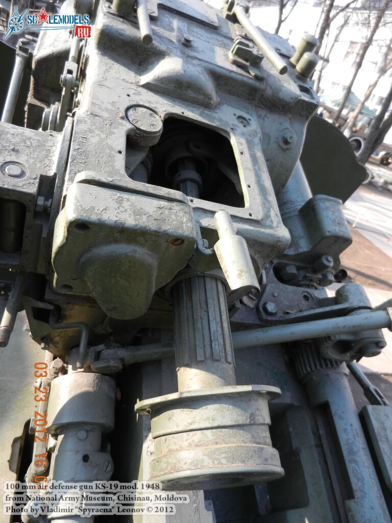 KS-19_AA-gun_0041.jpg