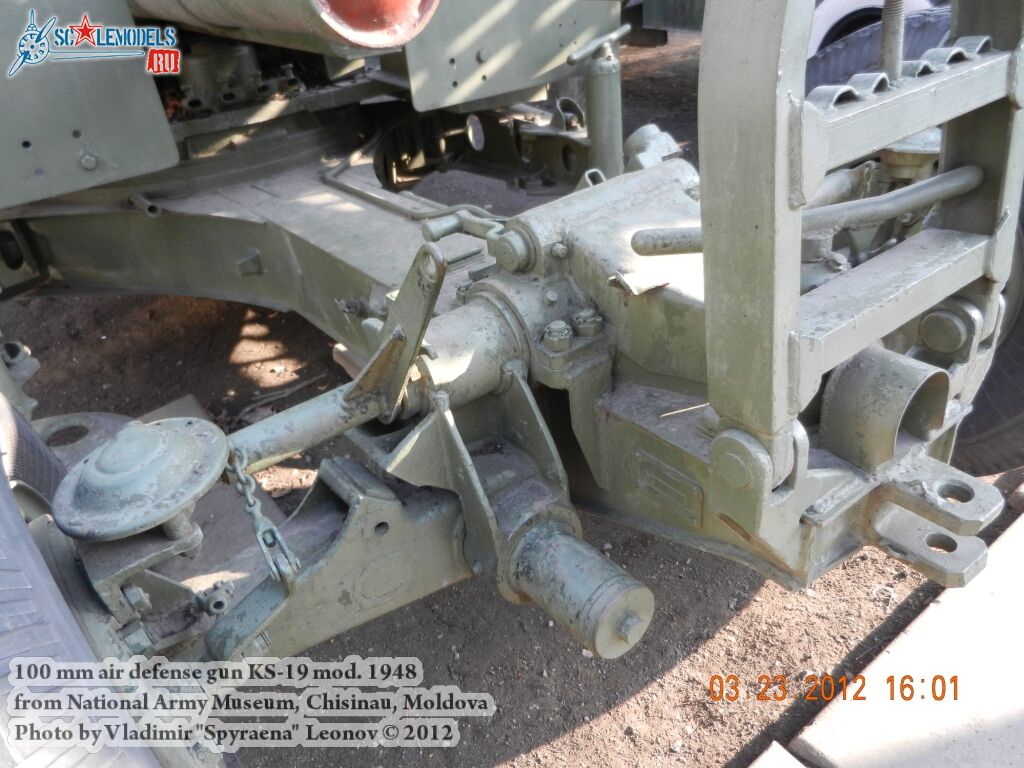 KS-19_AA-gun_0006.jpg