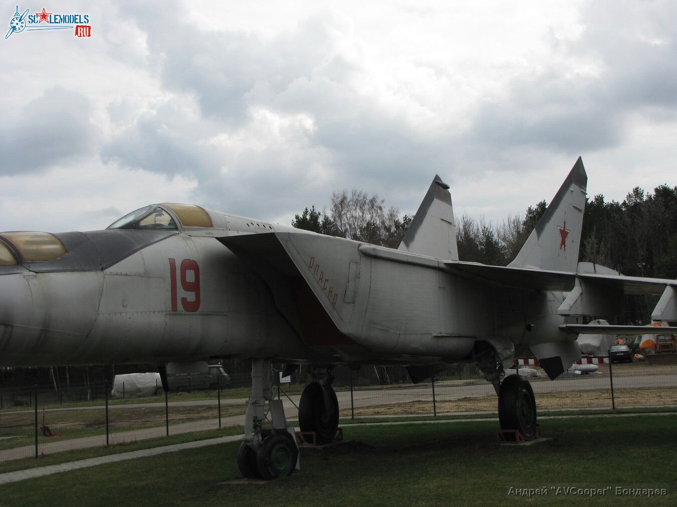 IMG_1814_MiG-25PU_Borovaya.JPG