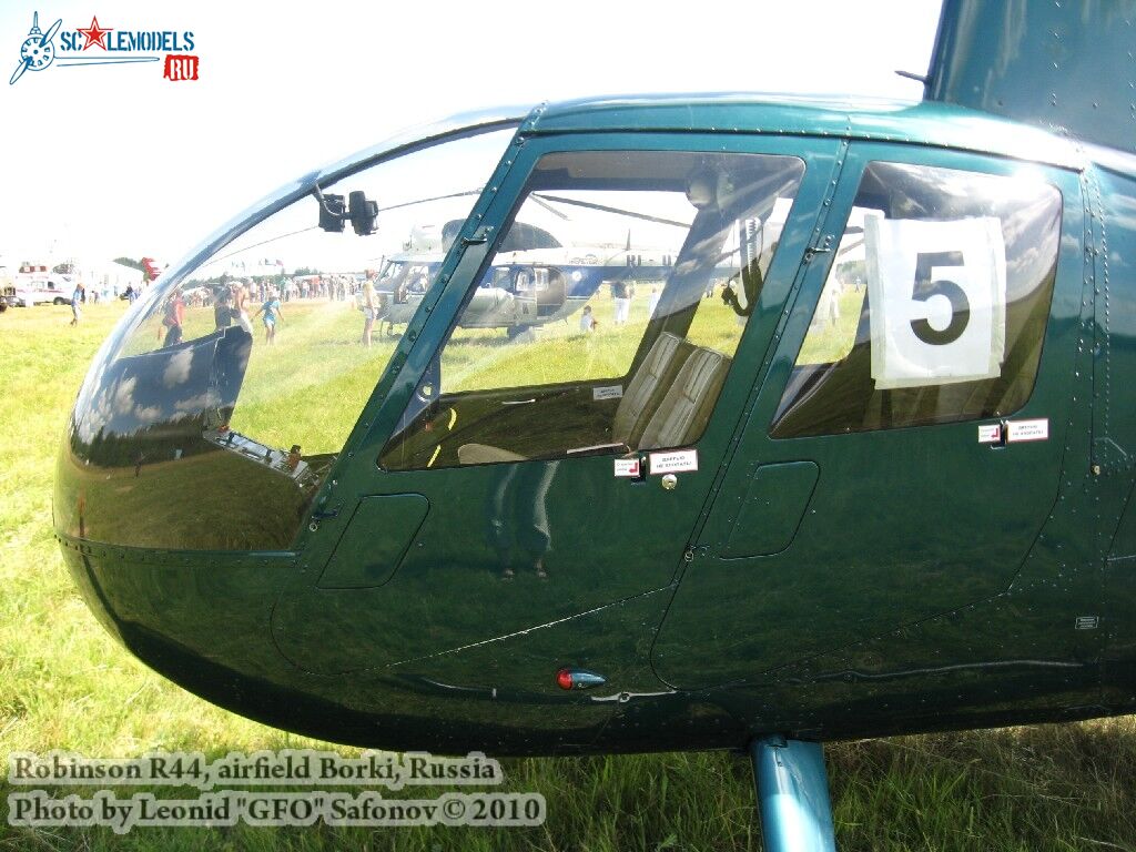 robinson-r44_0002.jpg