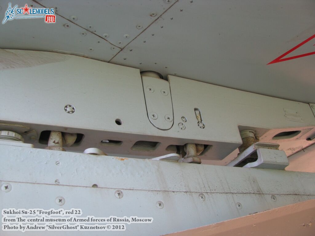Su-25_Frogfoot_0472.jpg