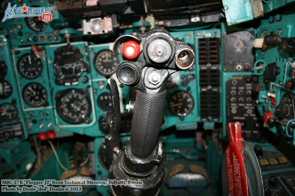 MiG-27_cockpit_0032.jpg