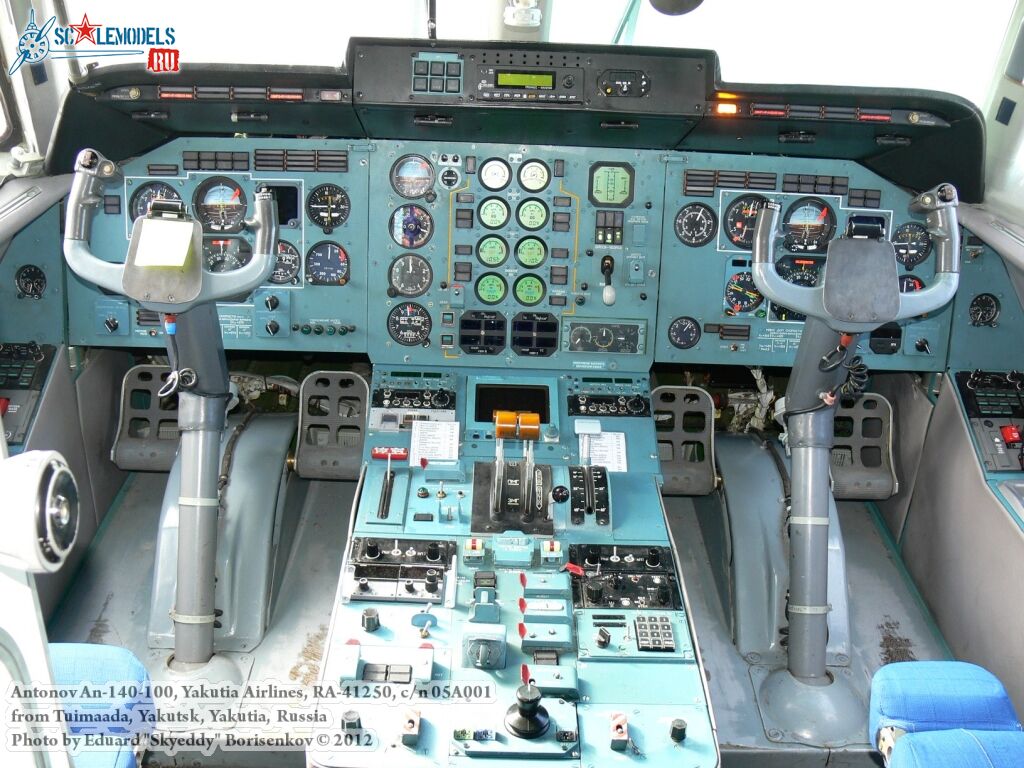 An-140_RA-41250_0004.jpg
