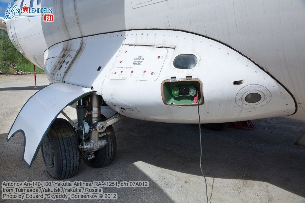 An-140_RA-41251_0016.jpg
