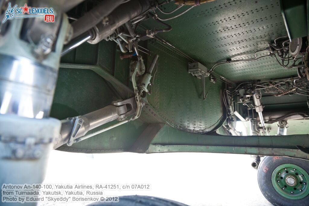 An-140_RA-41251_0032.jpg