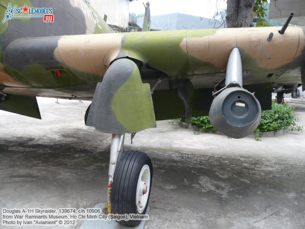 A-1H_Skyraider_0003.jpg