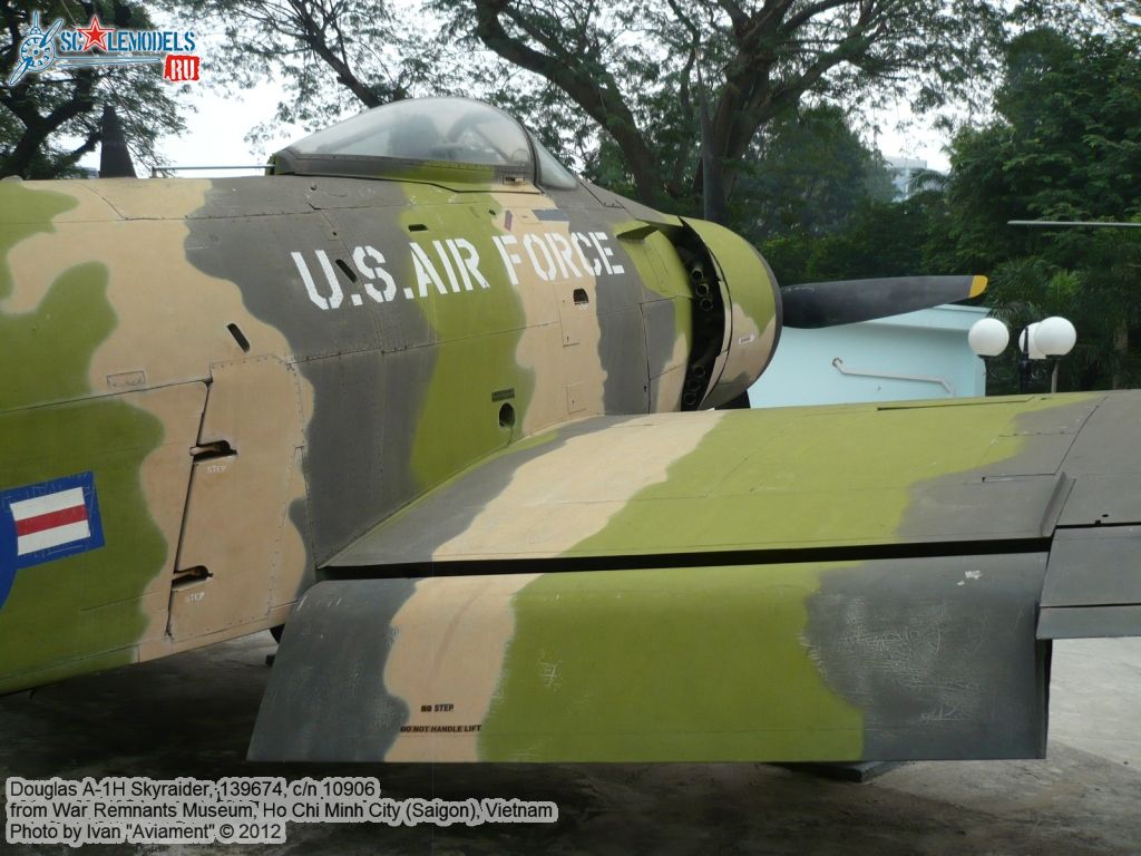 A-1H_Skyraider_0018.jpg