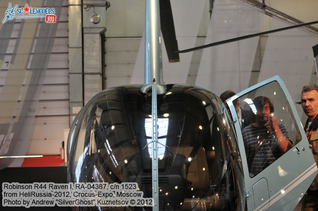 Robinson_R44_0003.jpg