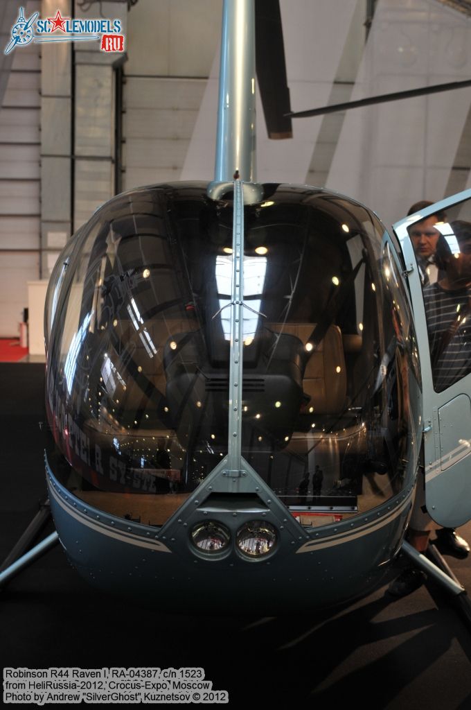 Robinson_R44_0004.jpg