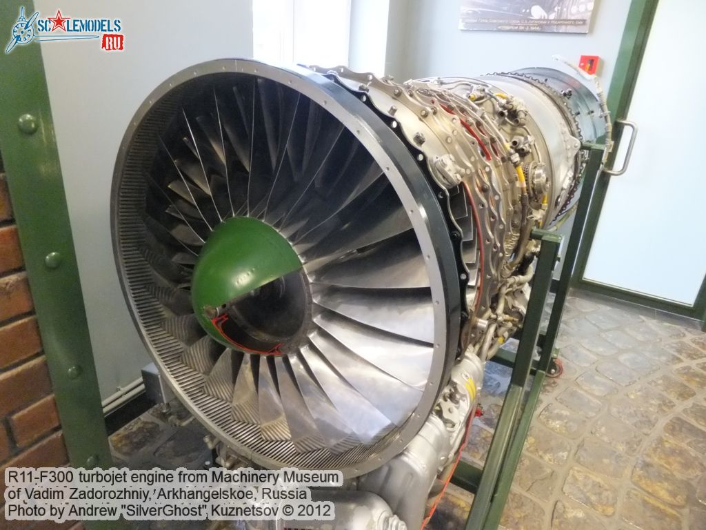 R11-F300_engine_0002.jpg