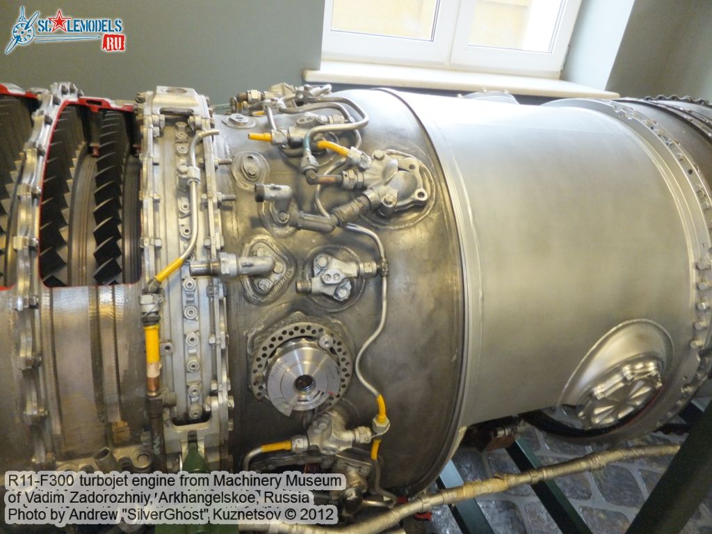 R11-F300_engine_0005.jpg