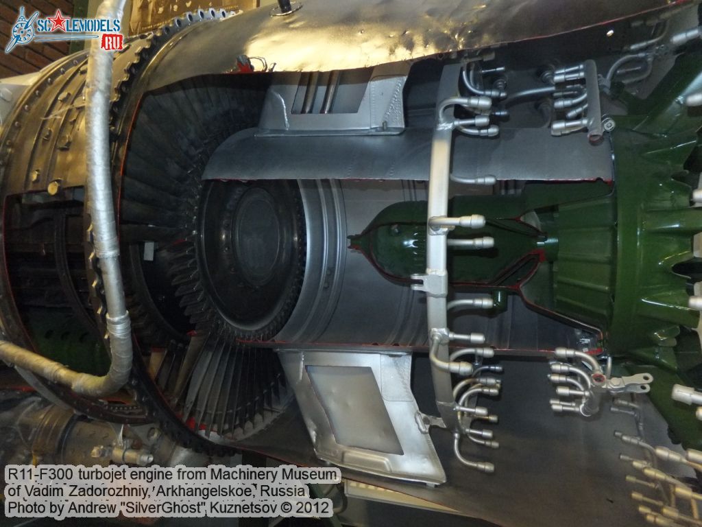 R11-F300_engine_0009.jpg