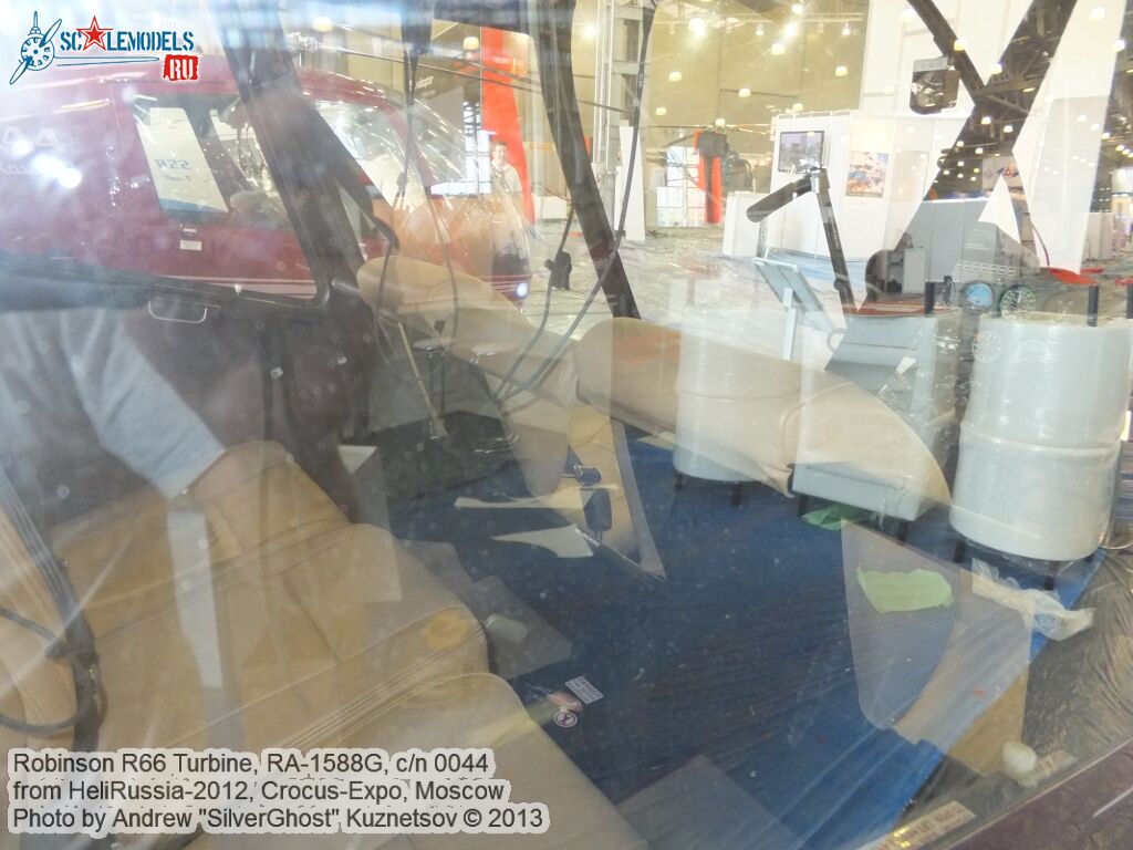 Robinson_R66_0018.jpg