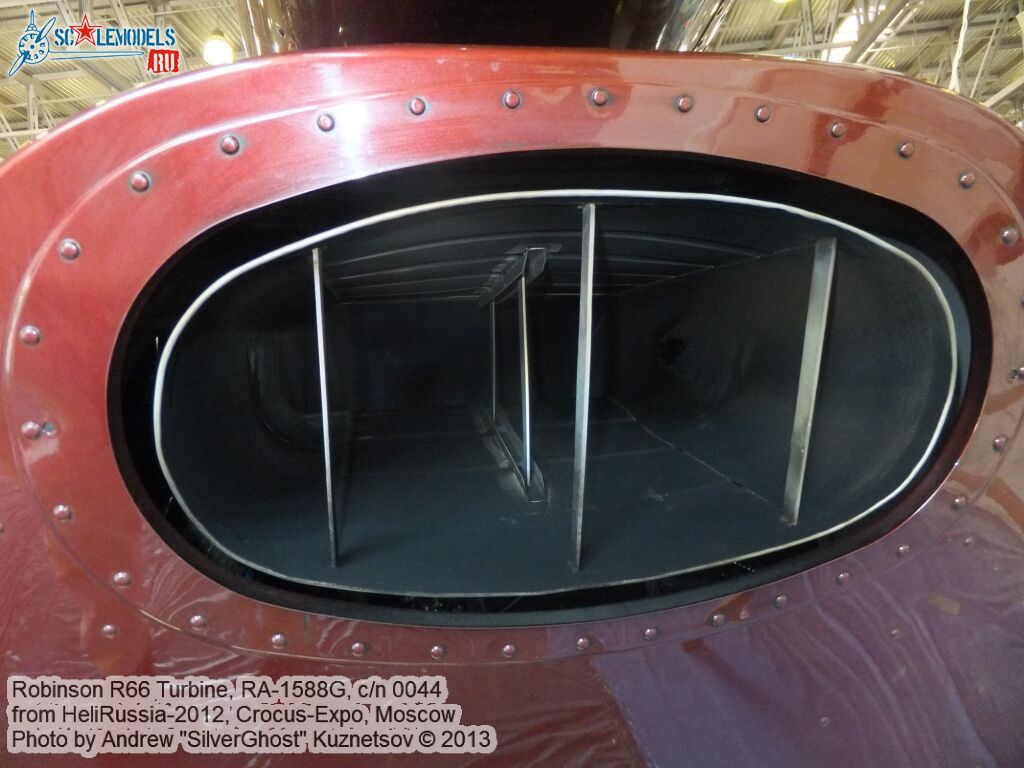 Robinson_R66_0049.jpg