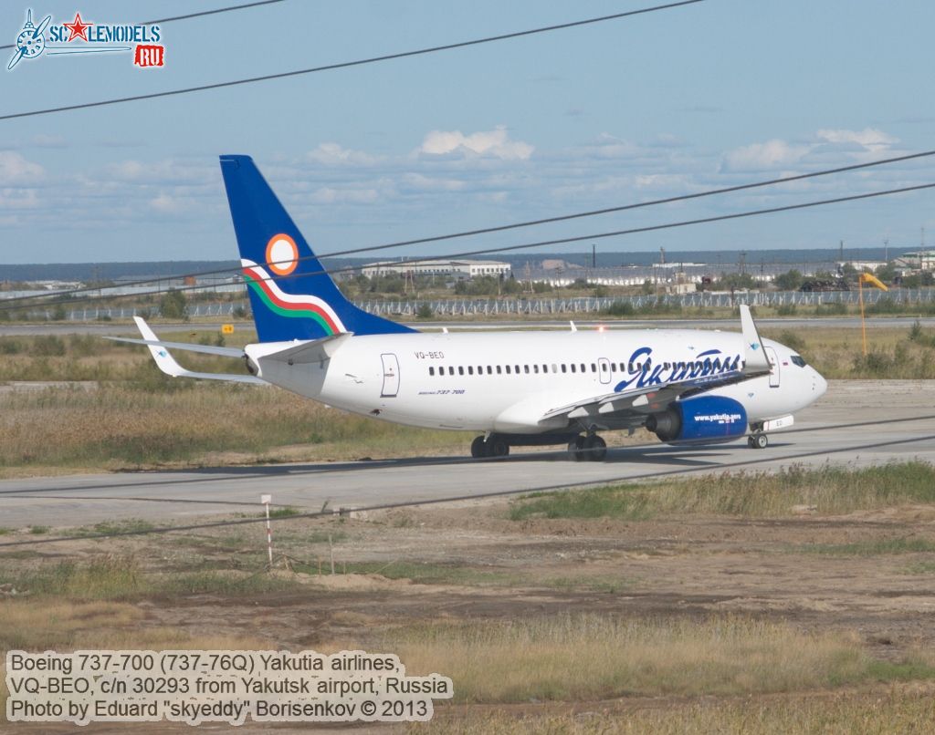 Boeing_737-700_0001.jpg