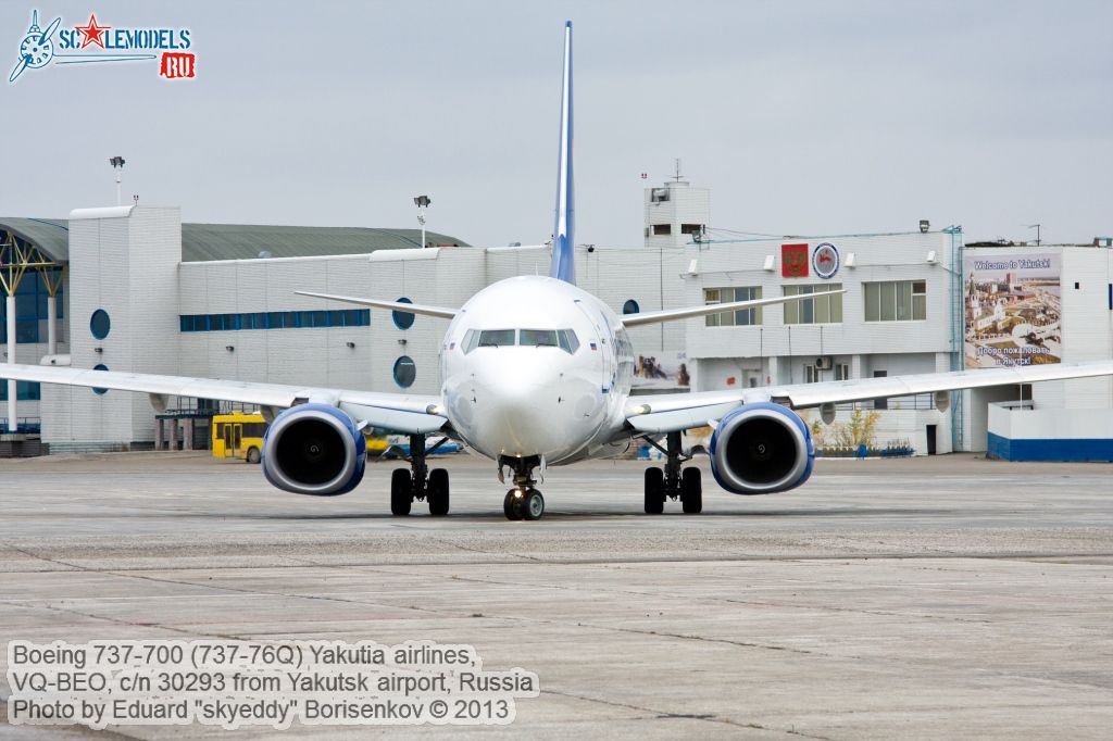 Boeing_737-700_0002.jpg