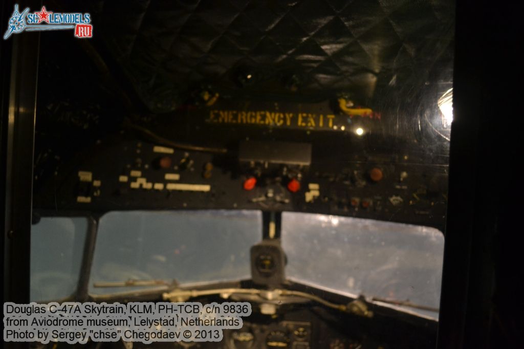 Douglas_C-47A_0014.jpg