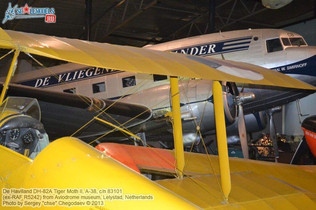 DH82A_Tiger_Moth_0013.jpg