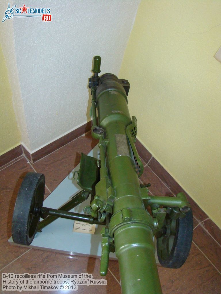 B-10_recoilless_rifle_0006.jpg