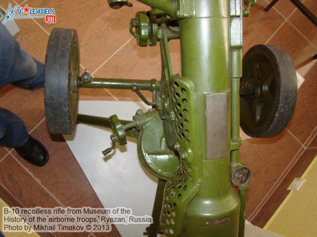 B-10_recoilless_rifle_0008.jpg