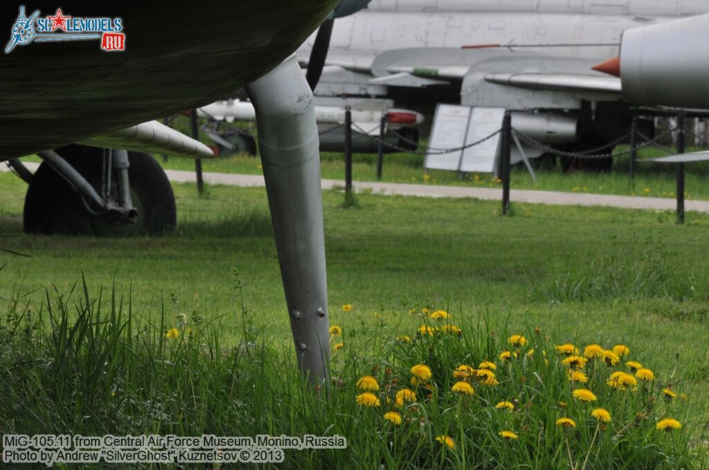 MiG-105_0101.jpg