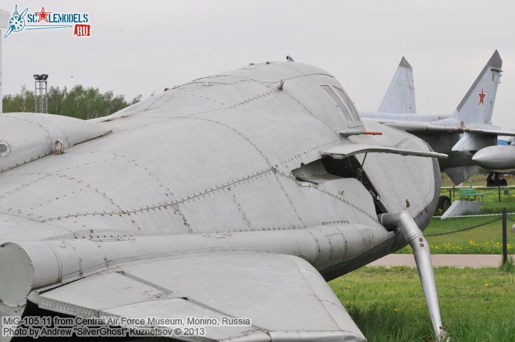 MiG-105_0155.jpg