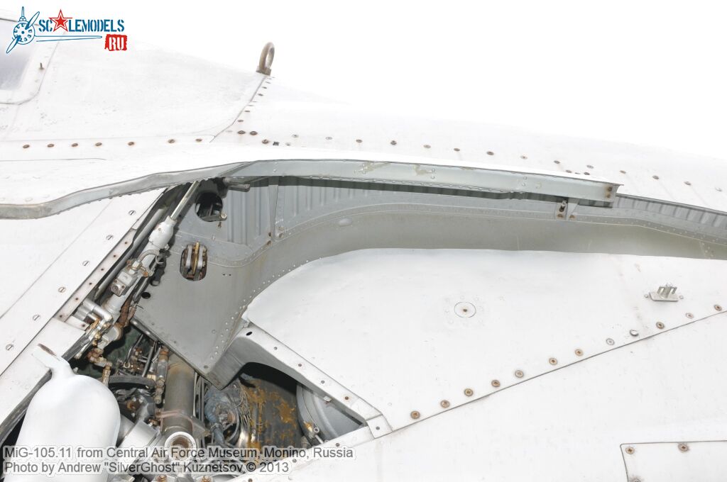 MiG-105_0202.jpg