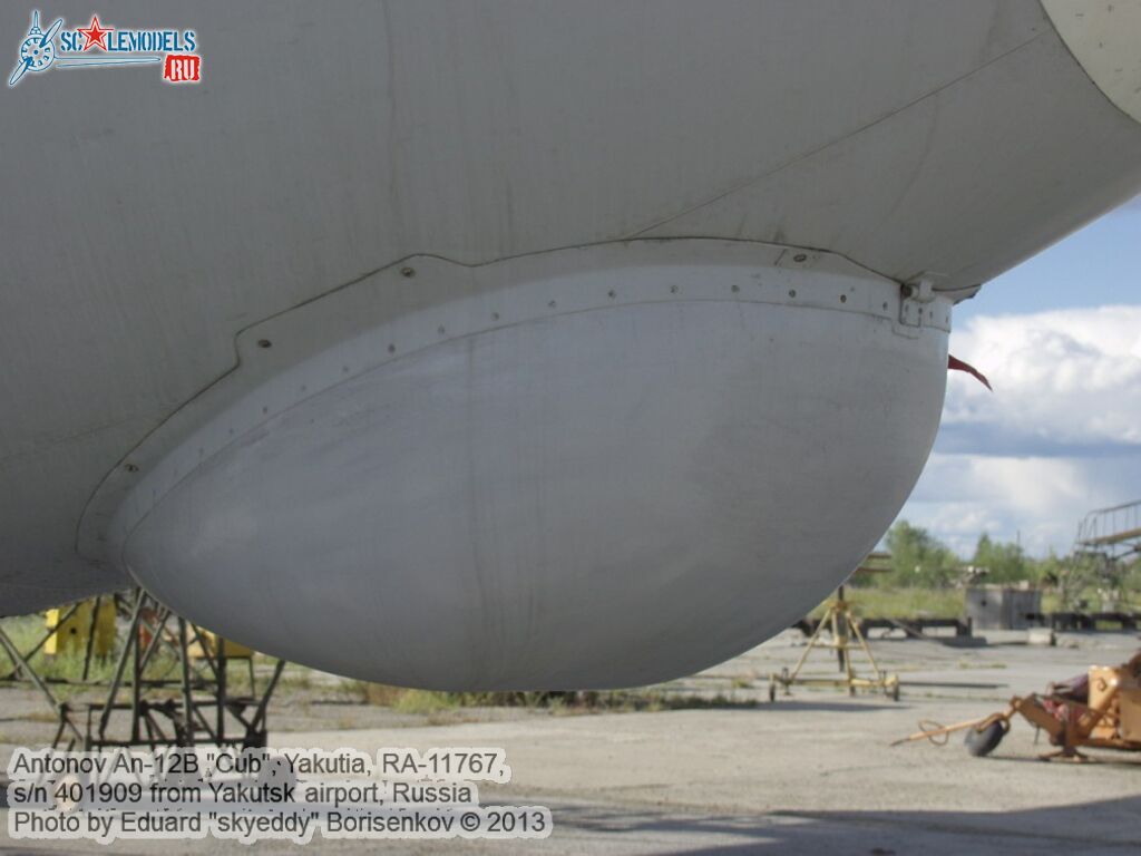 An-12B_RA-11767_0100.jpg