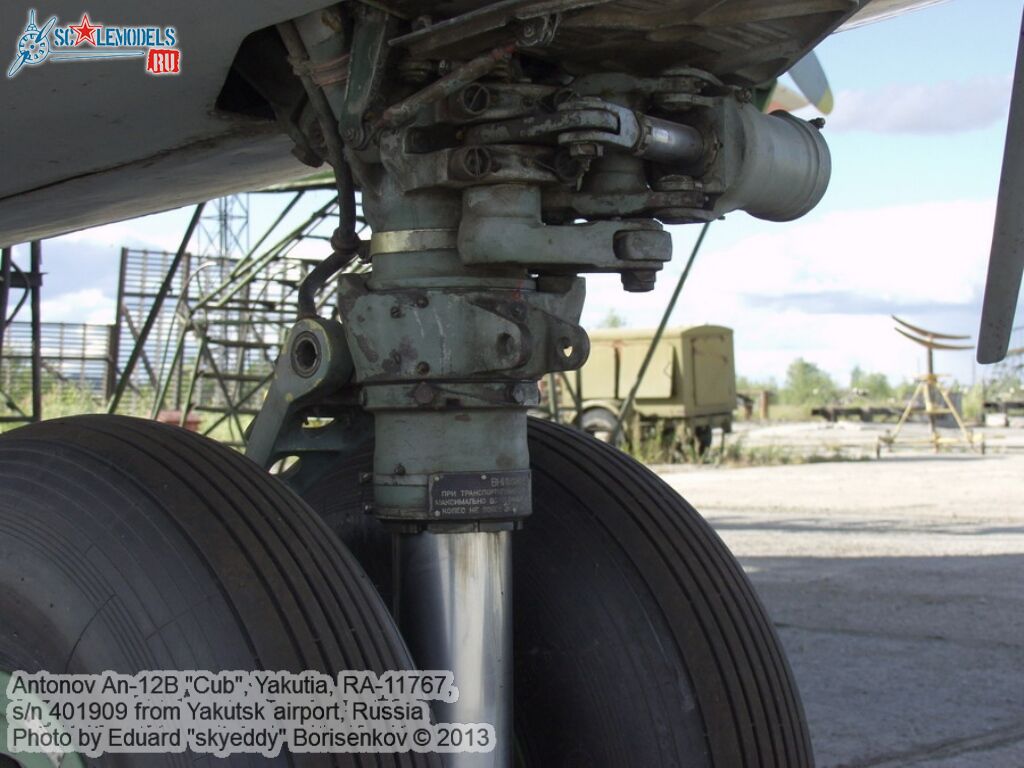 An-12B_RA-11767_0102.jpg