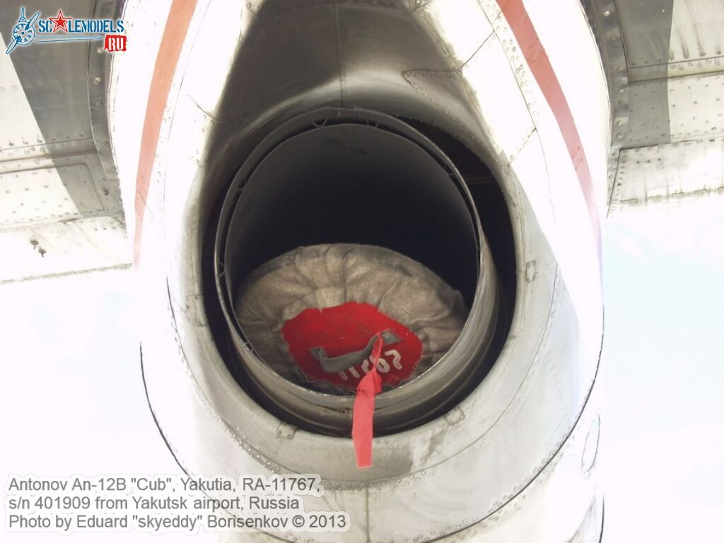 An-12B_RA-11767_0112.jpg