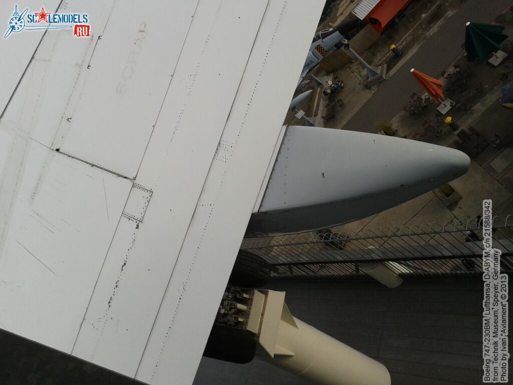 Boeing_747-230BM_0012.jpg