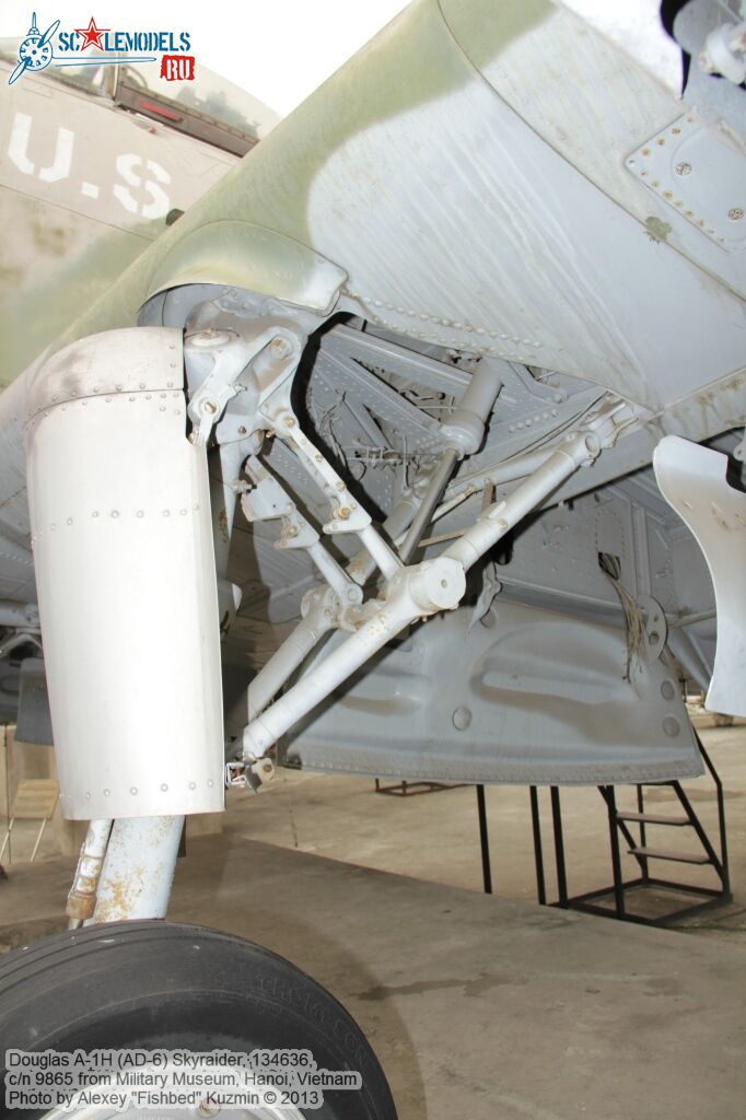 A-1H_Skyraider_0040.jpg