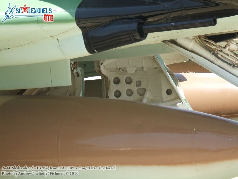 a-4f_0006.jpg