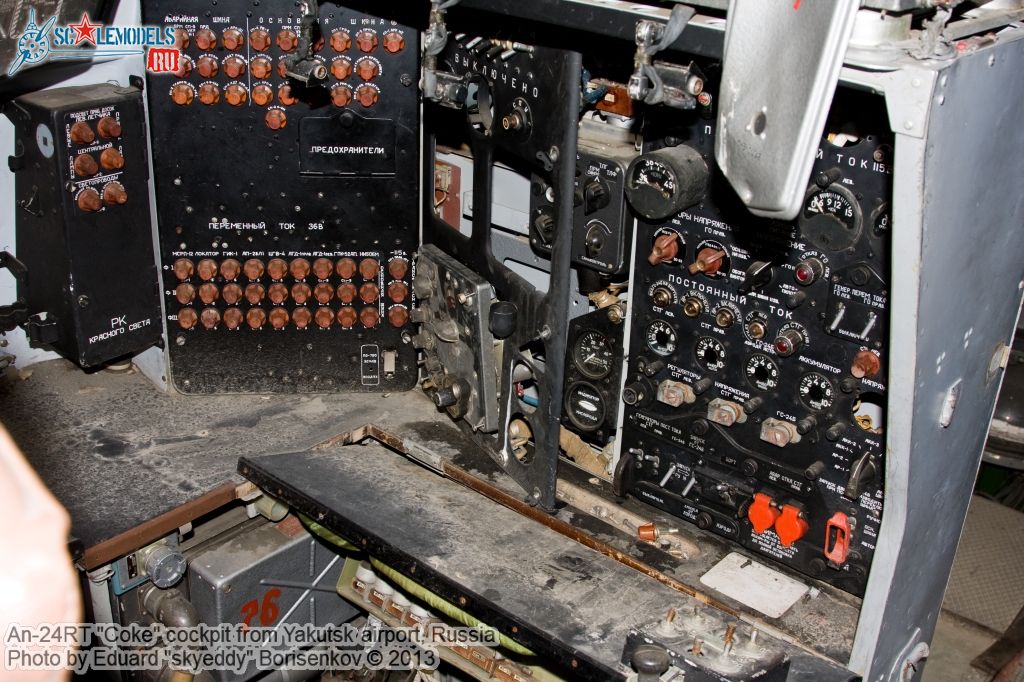 An-24RT_cockpit_0013.jpg