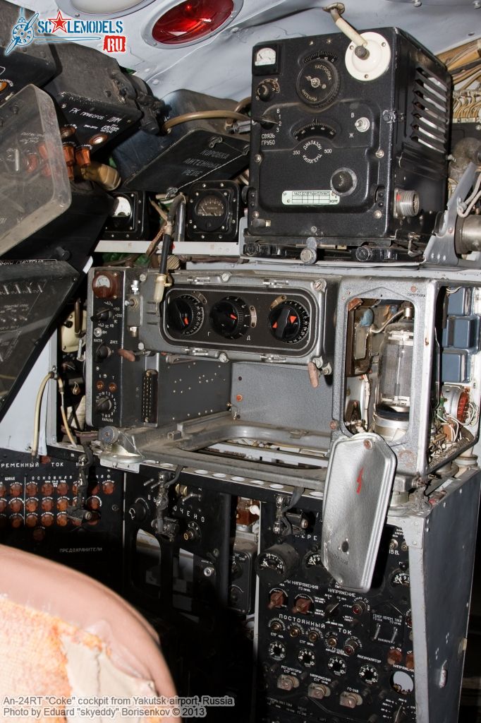 An-24RT_cockpit_0014.jpg