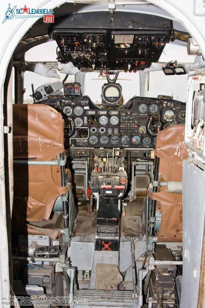 An-24RT_cockpit_0017.jpg