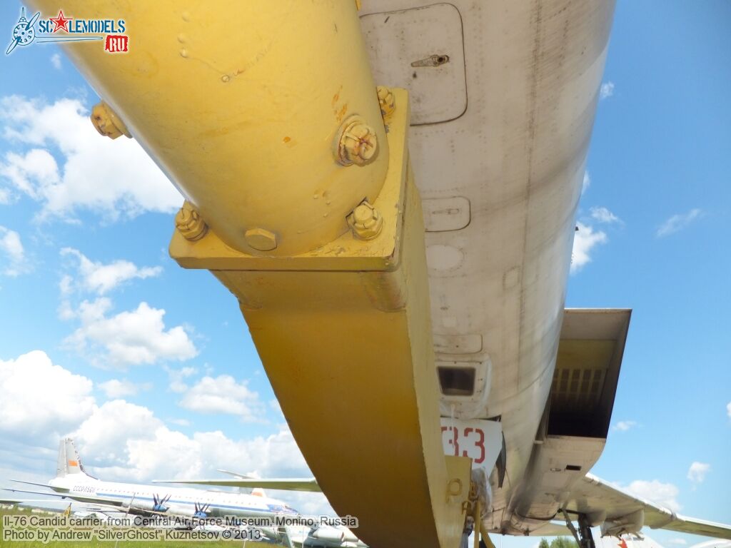Il-76_carrier_0035.jpg