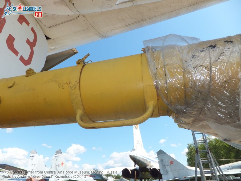 Il-76_carrier_0040.jpg