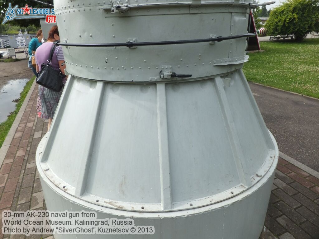 AK-230_naval_gun_0009.jpg