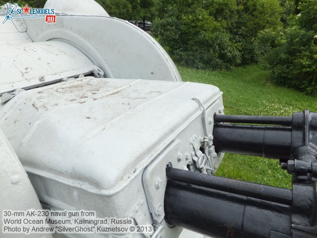 AK-230_naval_gun_0029.jpg