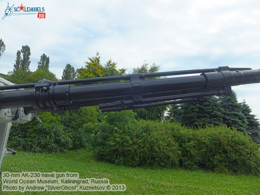 AK-230_naval_gun_0031.jpg