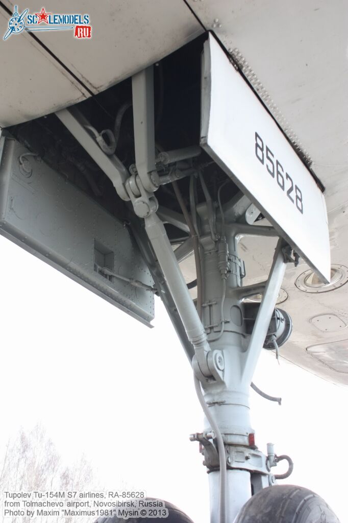 Tu-154M_RA-85628_0024.jpg