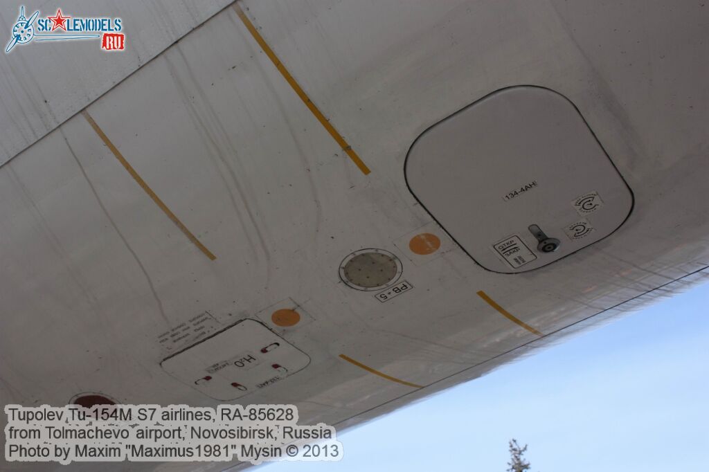Tu-154M_RA-85628_0079.jpg