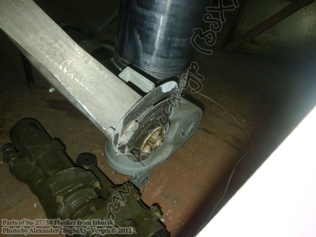 Su-30_parts_87.JPG