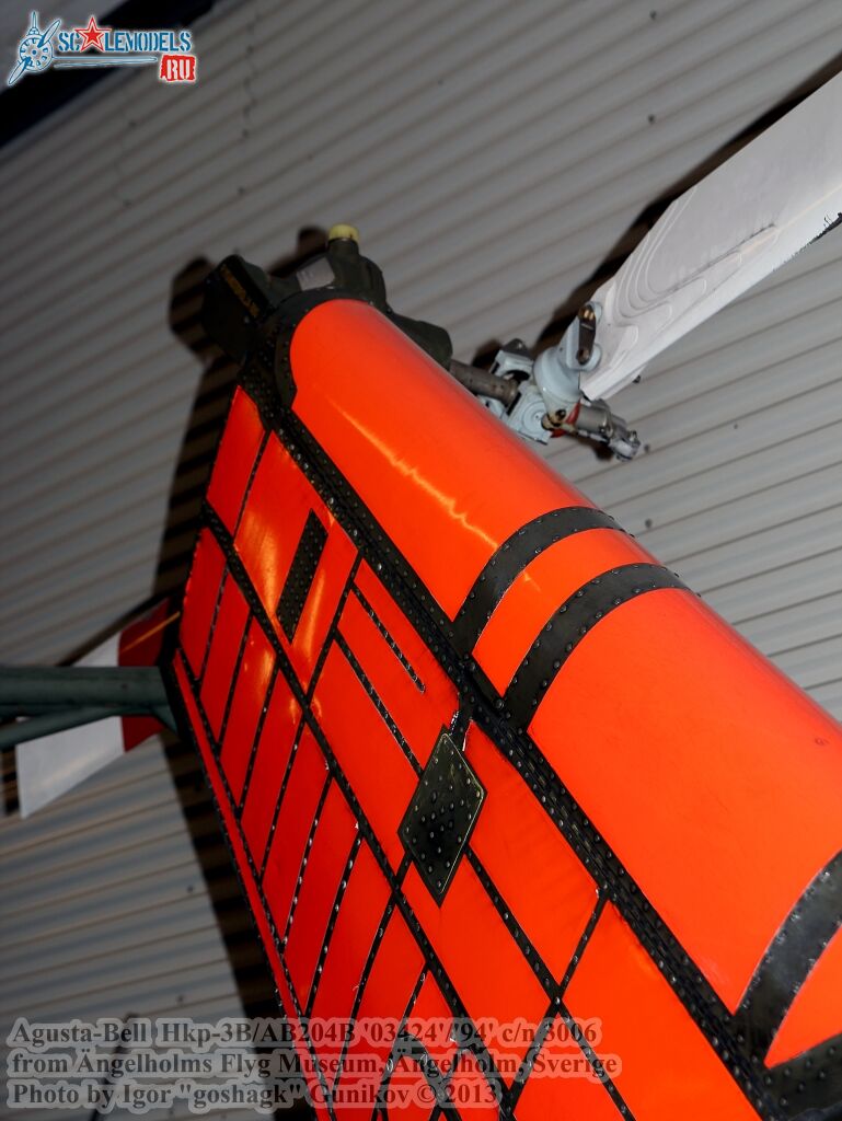 AB204B104.jpg