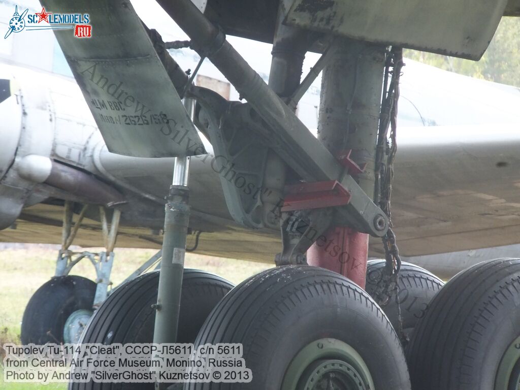 Tu-114_СССР-Л5611_0149.jpg